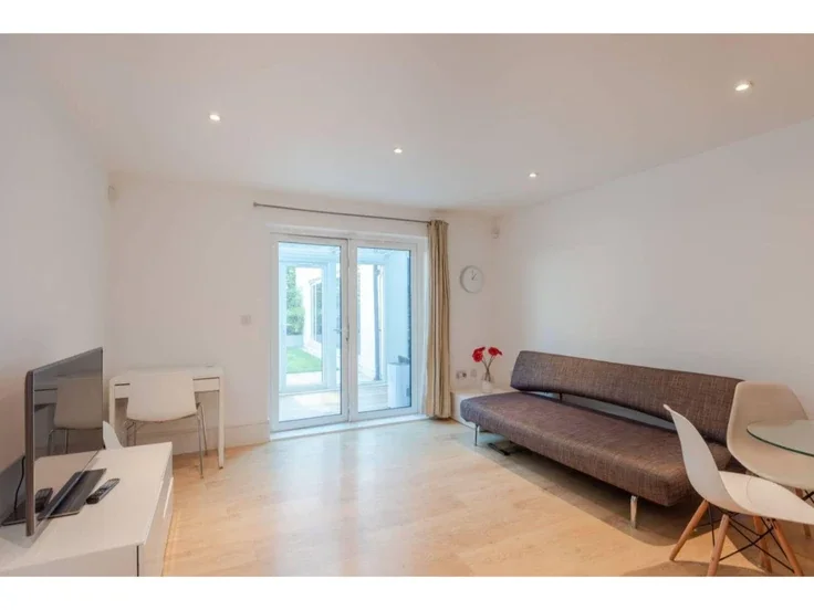 Flat Pentonville Road in Greater London