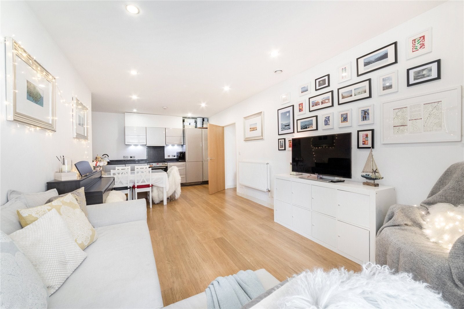 Flat Salton Square in Greater London