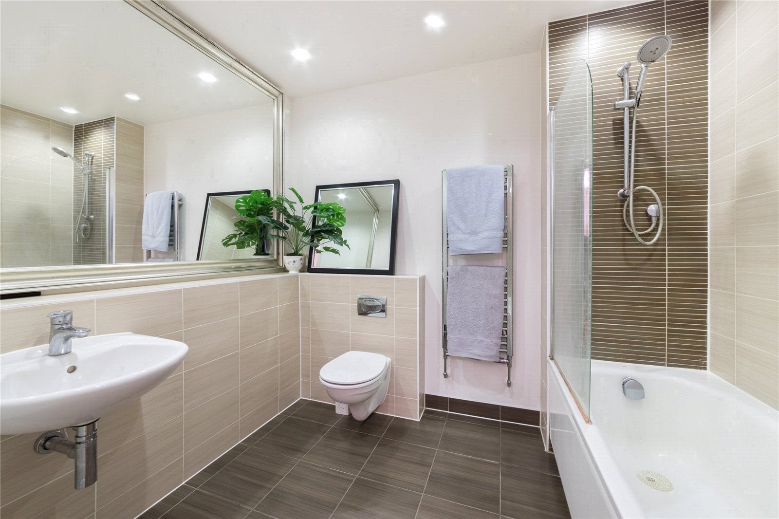 Flat Salton Square in Greater London