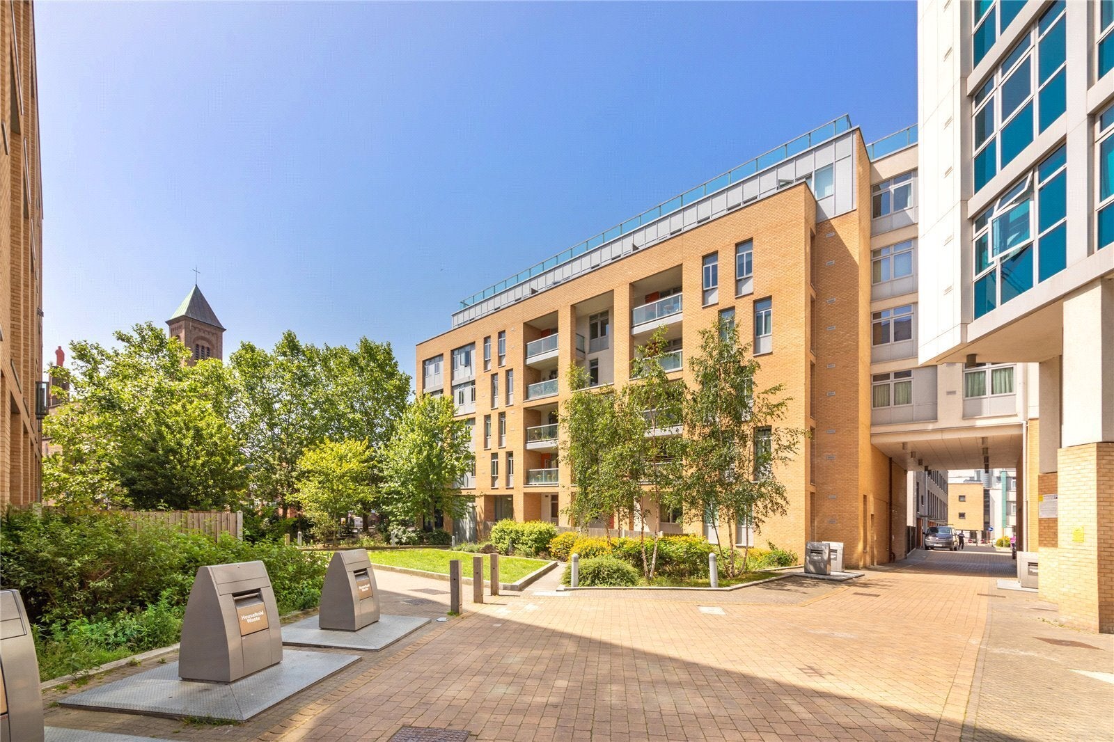 Flat Salton Square in Greater London