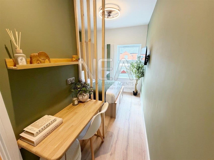 Room Curzon Street in Reading