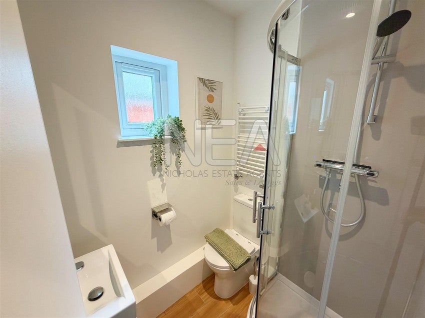 Room Curzon Street in Reading