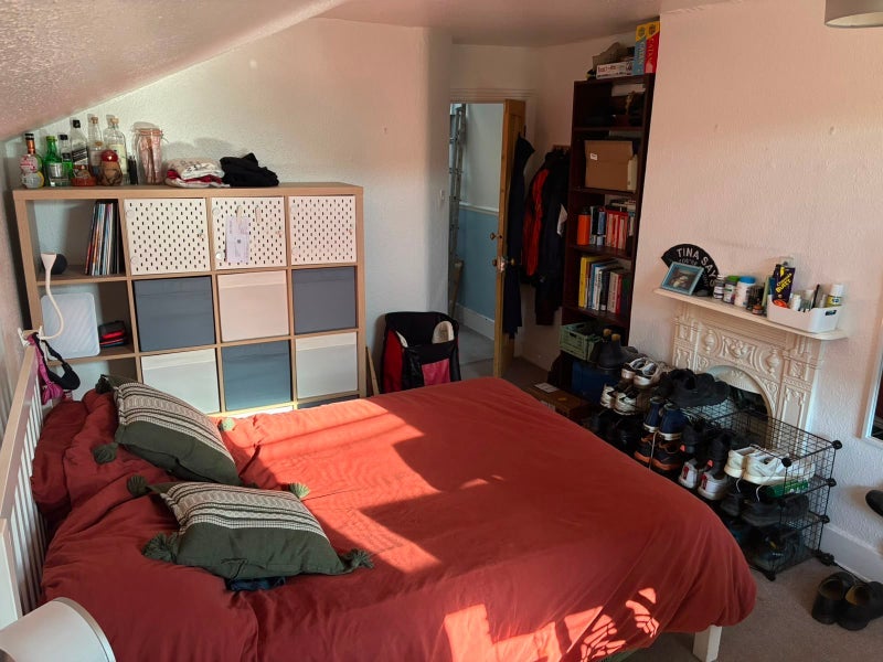 Room Helix Road in Greater London