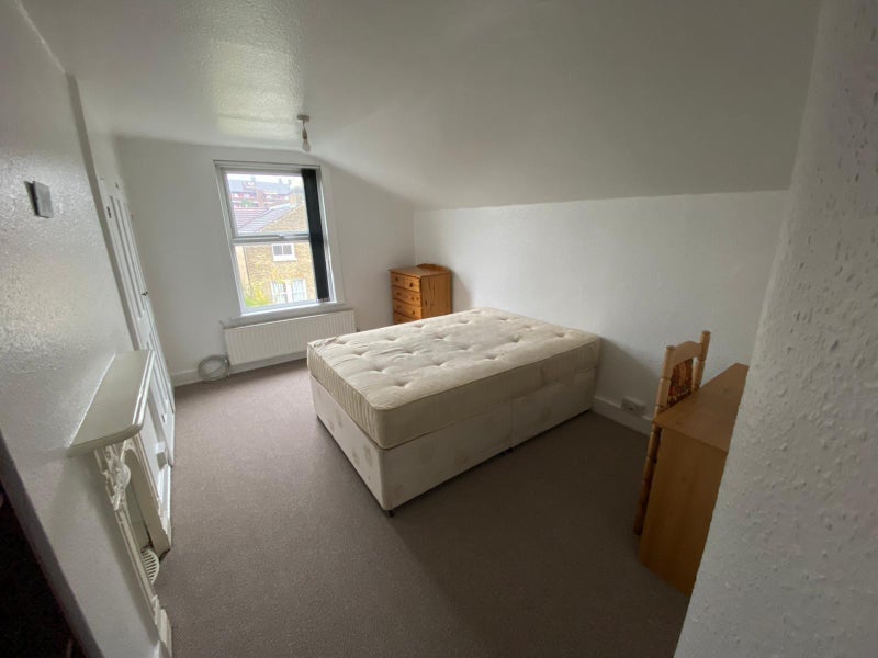 Room Helix Road in Greater London