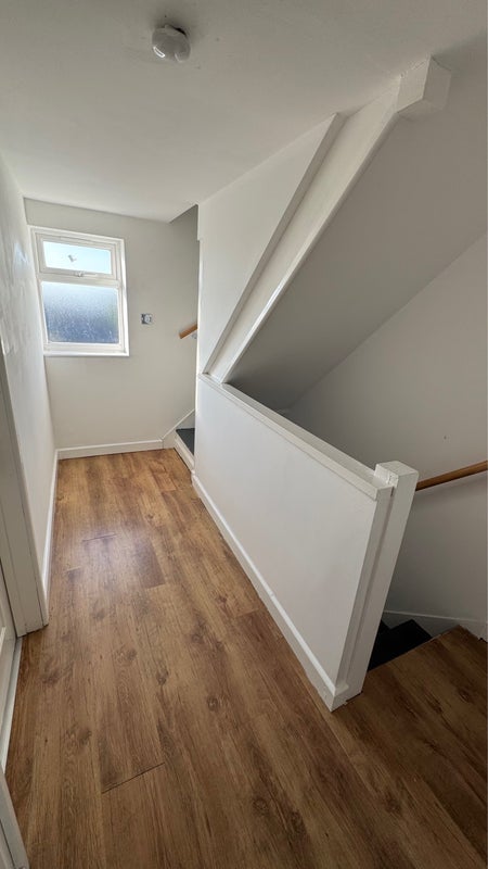 Room Barrow Hill Crescent in Bristol