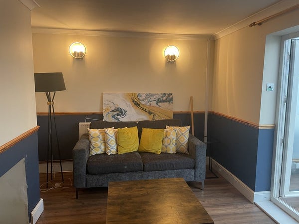 Flat Lower House Crescent in Filton