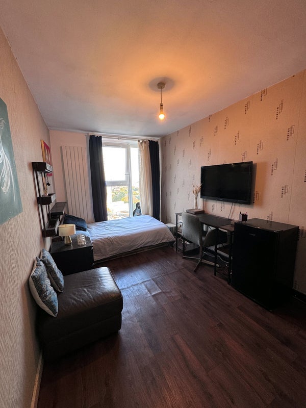 Room Fellows Road in Greater London