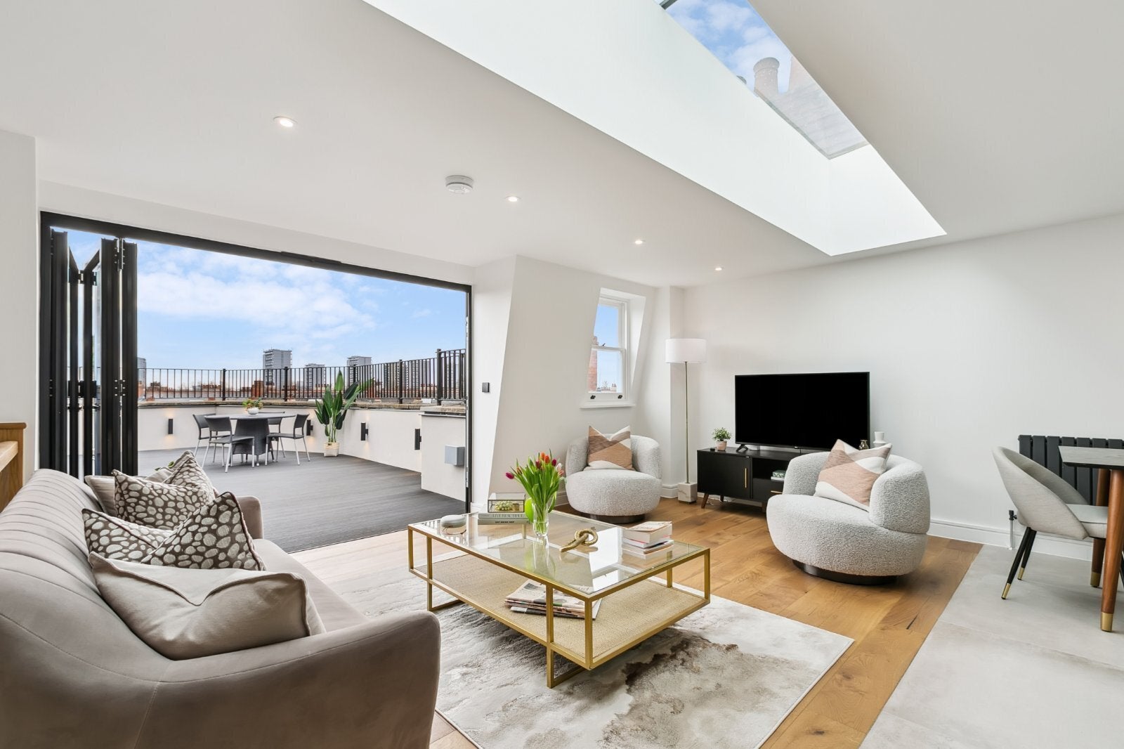 Flat Lauderdale Road in City of Westminster