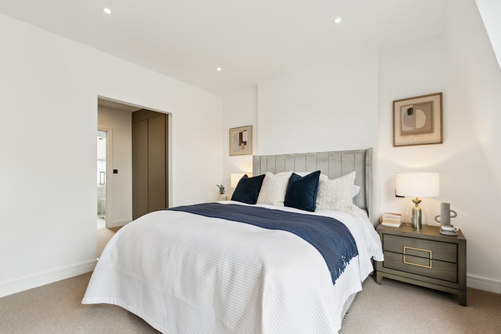 Flat Lauderdale Road in City of Westminster