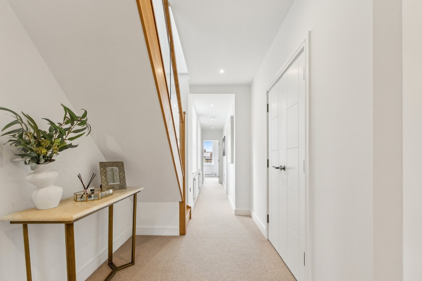 Flat Lauderdale Road in City of Westminster