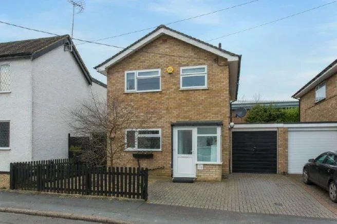 House Pineapple Road in Amersham