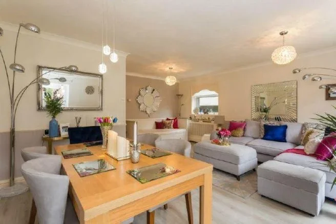 House Pineapple Road in Amersham
