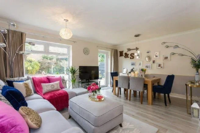 House Pineapple Road in Amersham