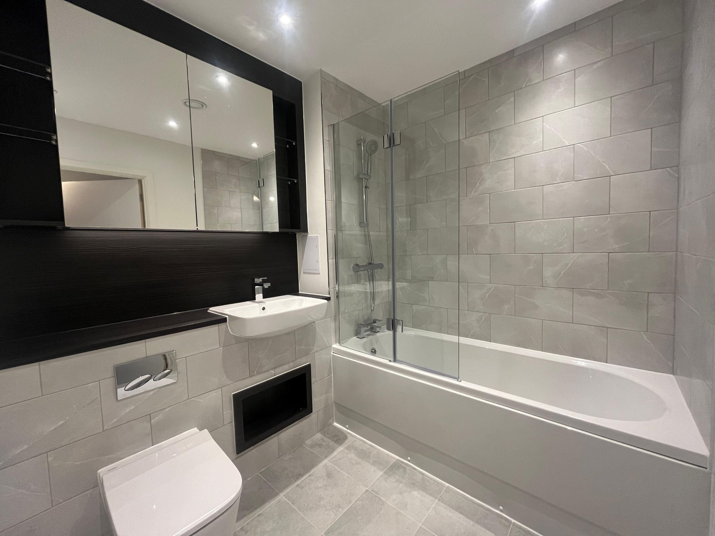 Flat Cranton Avenue in Greater London