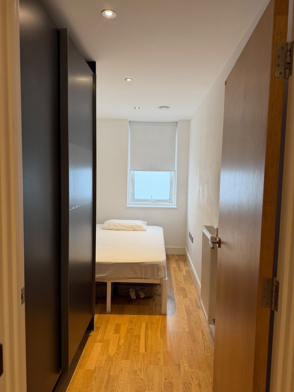 Room Dowells Street in Greater London