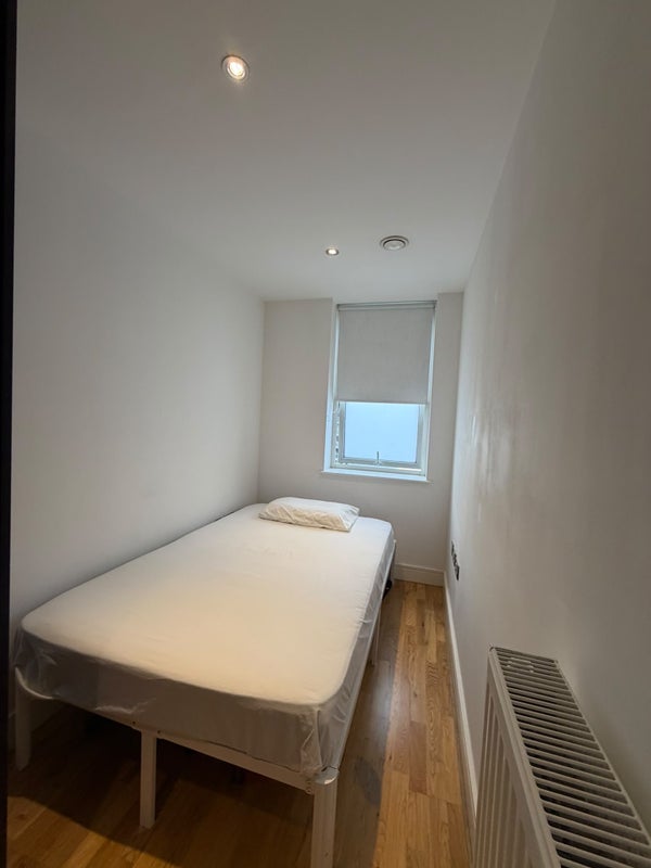 Room Dowells Street in Greater London