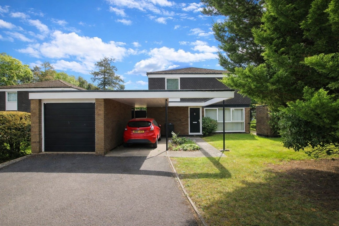 House Barkhart Gardens in Wokingham