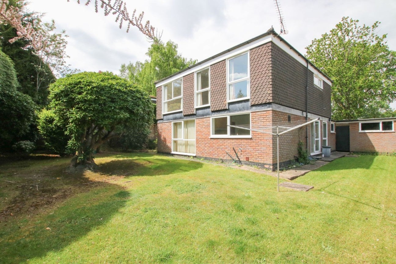 House Barkhart Gardens in Wokingham