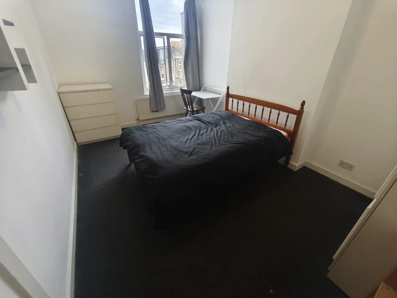 Room Wightman Road in Greater London