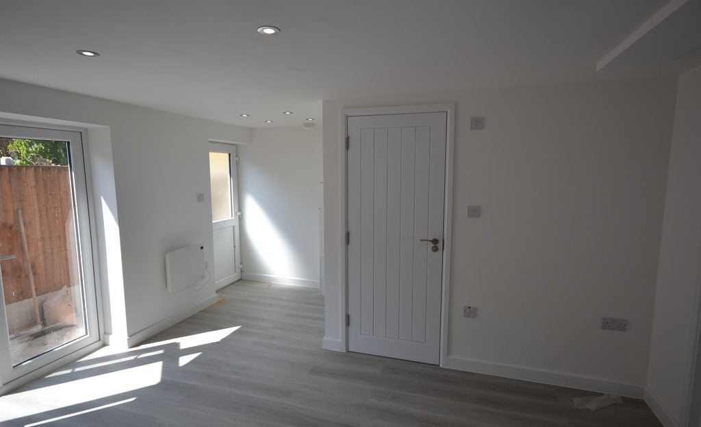 Flat Aberdour Road in Greater London