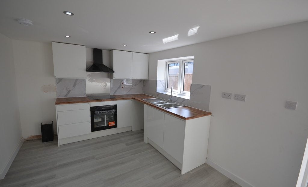 Flat Aberdour Road in Greater London