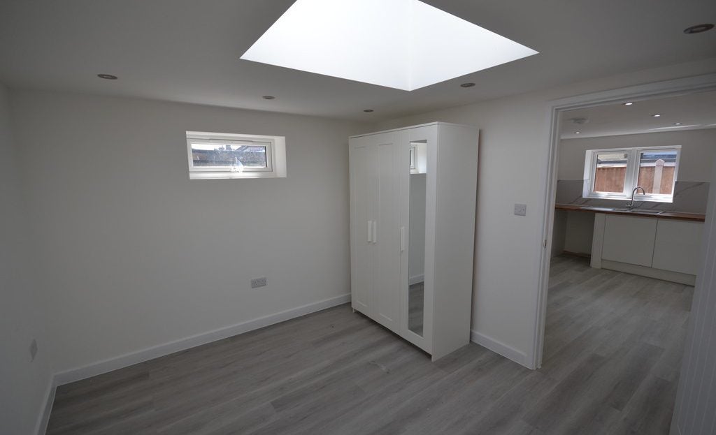 Flat Aberdour Road in Greater London