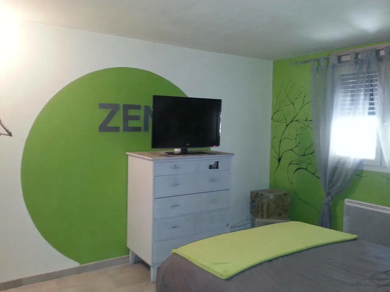 Room Rue du Tambour in Bernis