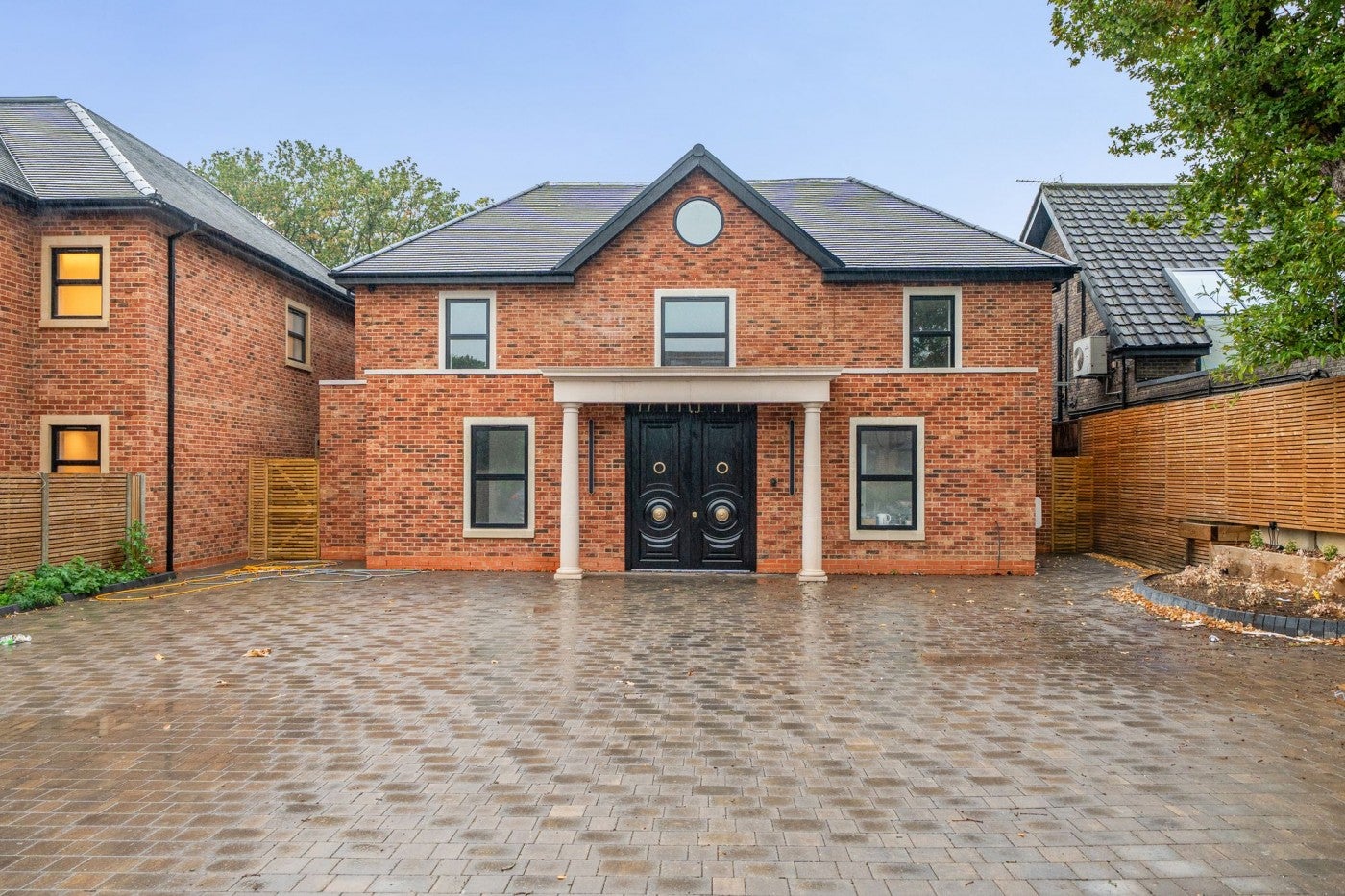 House Pipers Green Lane in Greater London
