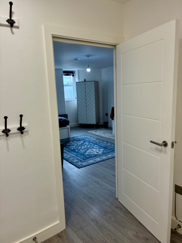 Flat Anglesea Avenue in Greater London