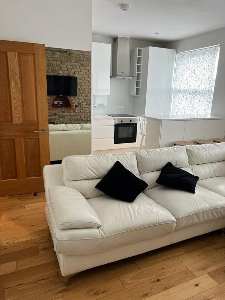 Room Chippenham Road in City of Westminster