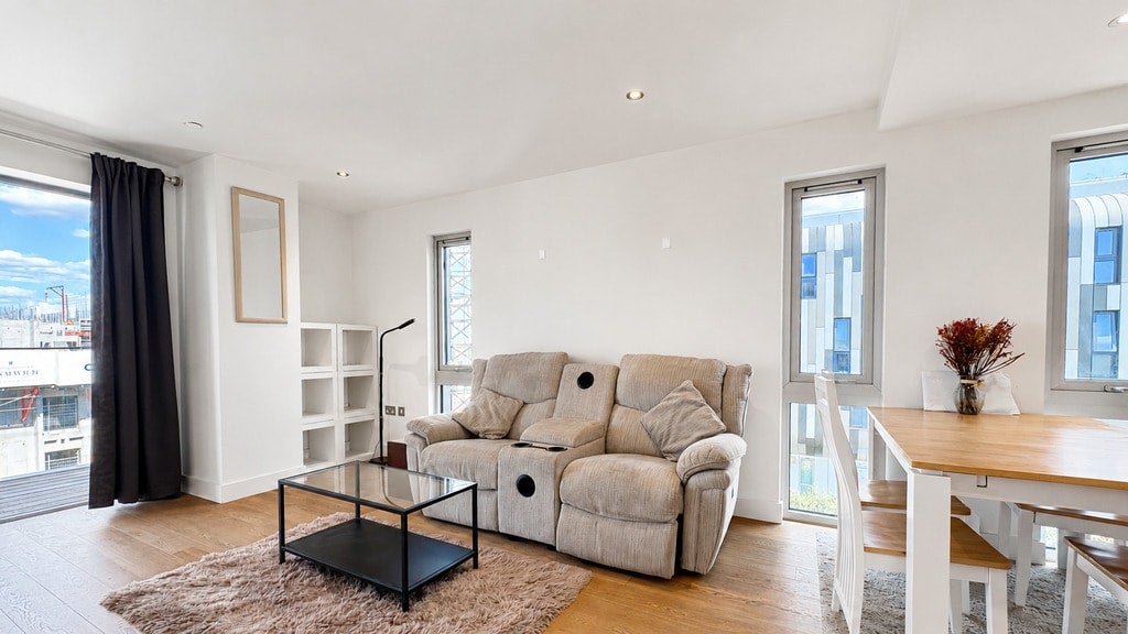 Flat Love Lane in Greater London