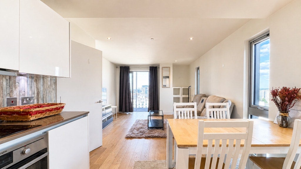 Flat Love Lane in Greater London