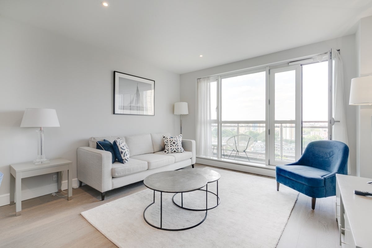Flat Westferry Circus in Greater London
