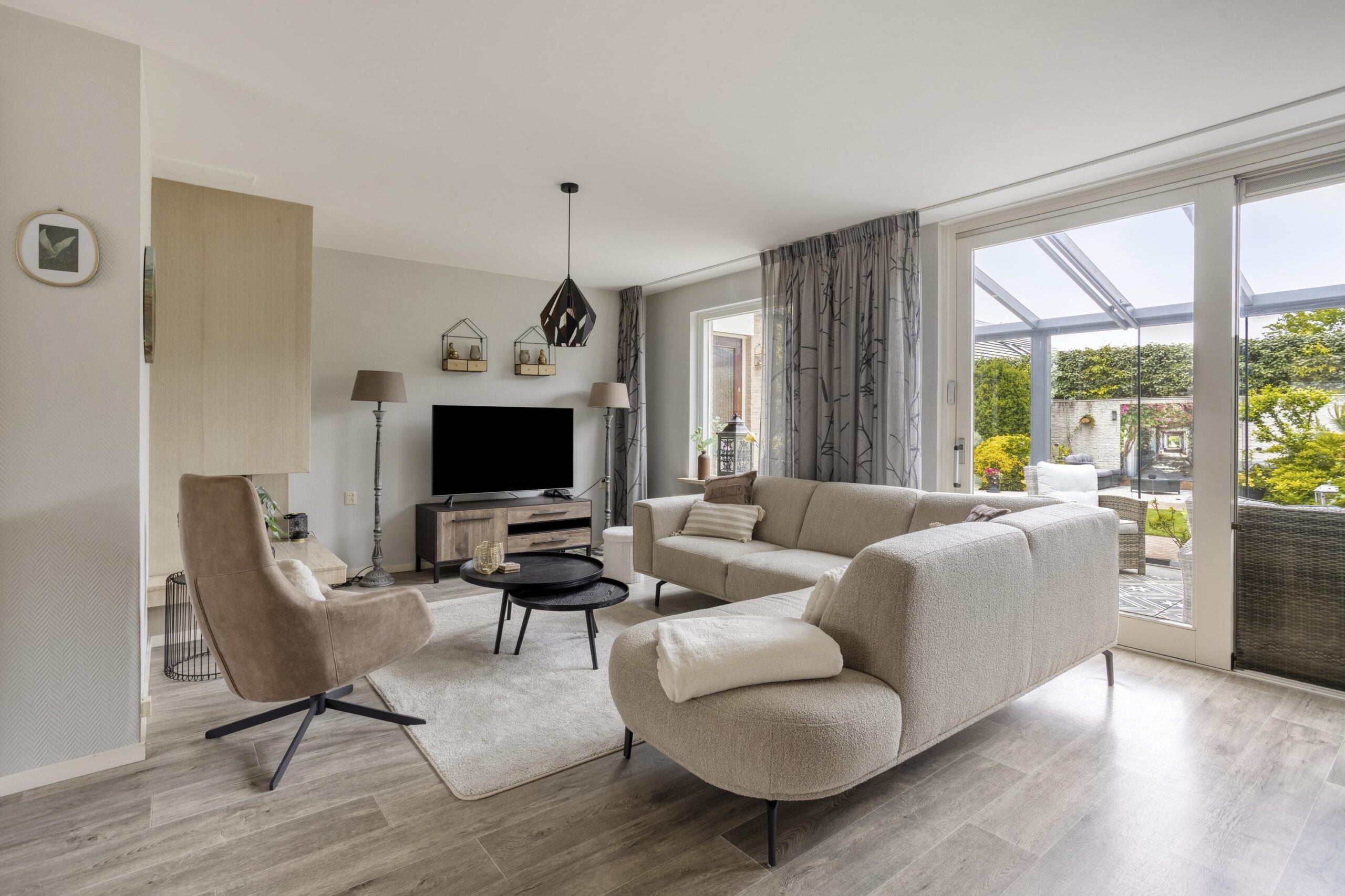 Tussenwoning te koop: Ambachtshof 19, Wateringen