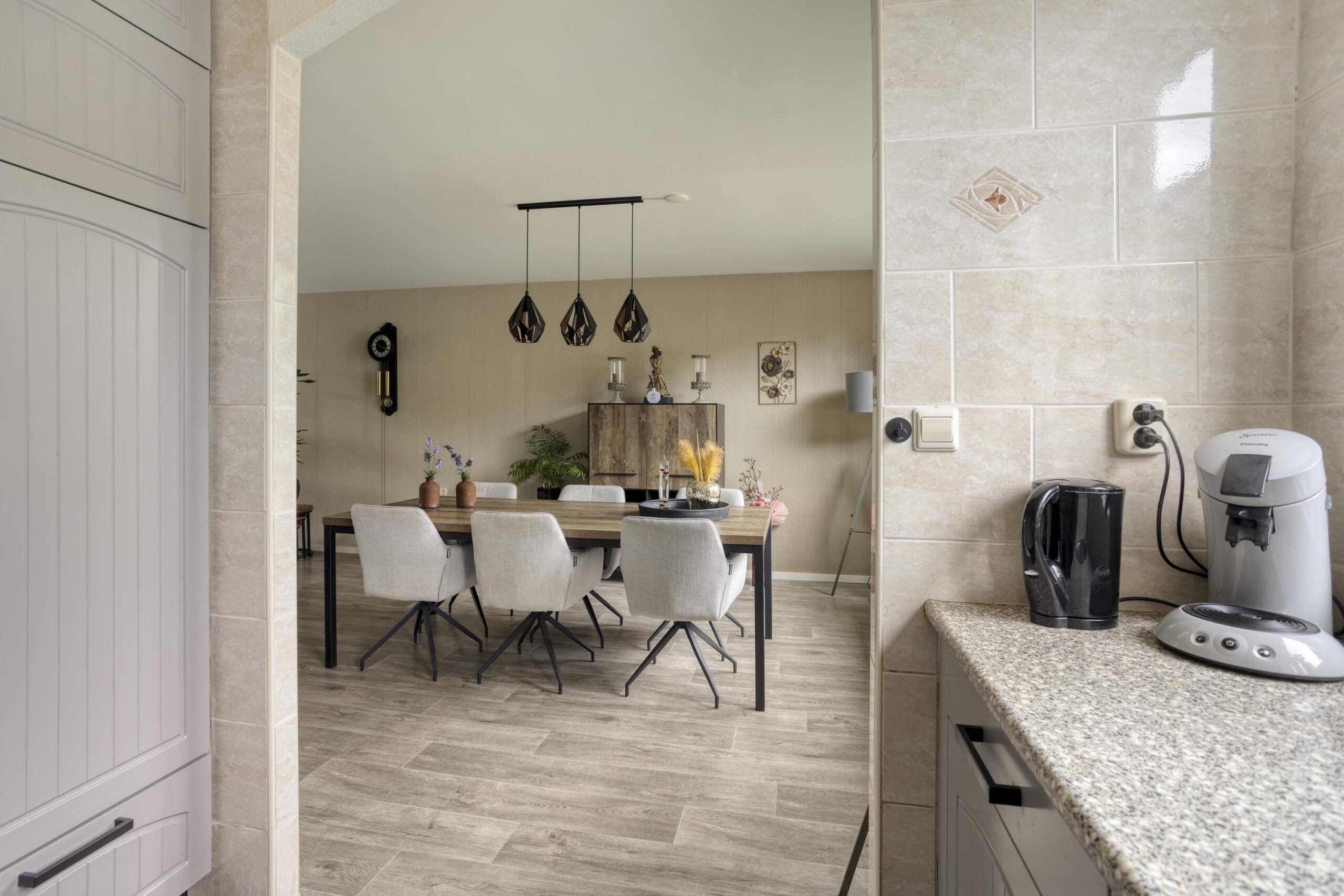 Tussenwoning te koop: Ambachtshof 19, Wateringen