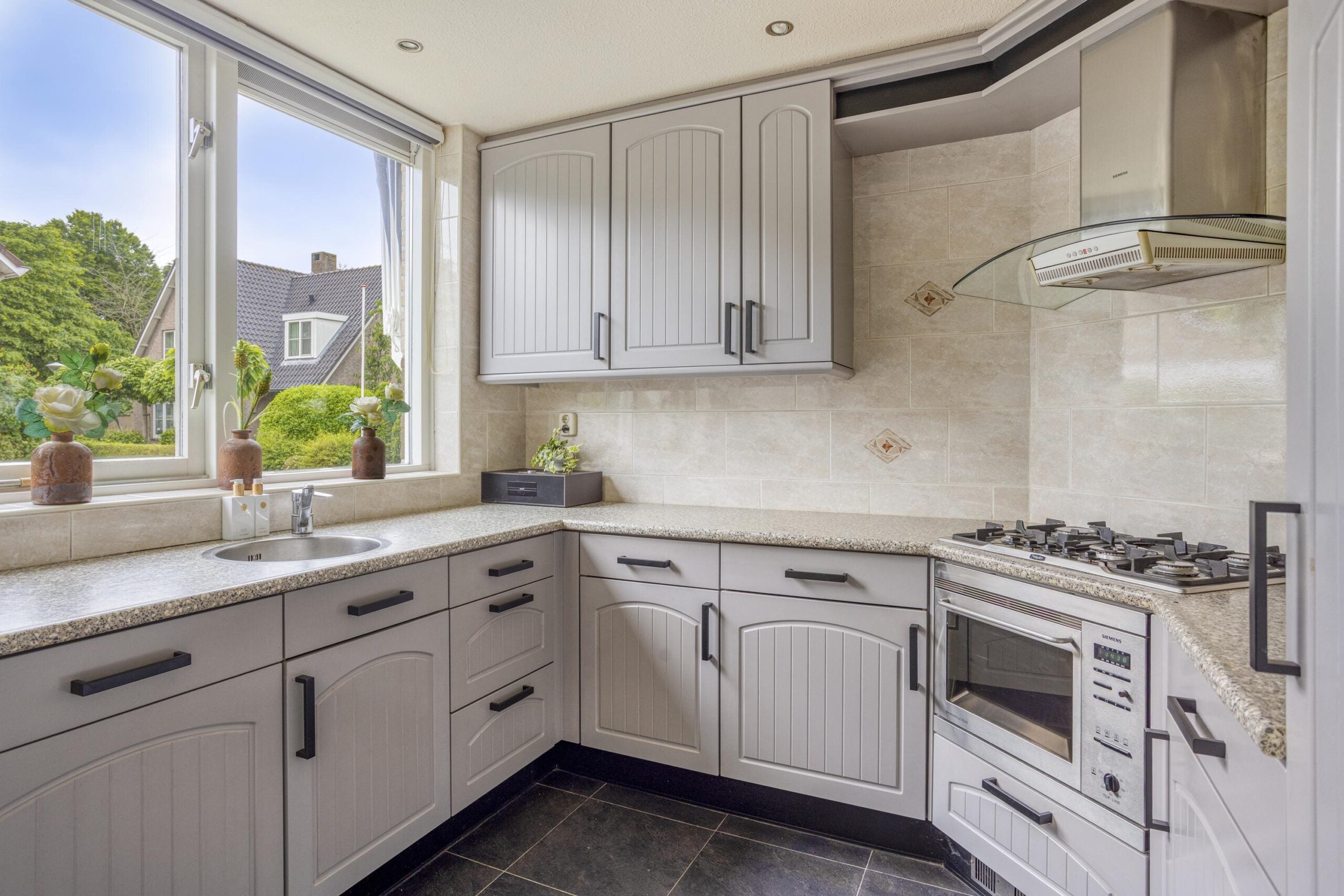 Tussenwoning te koop: Ambachtshof 19, Wateringen