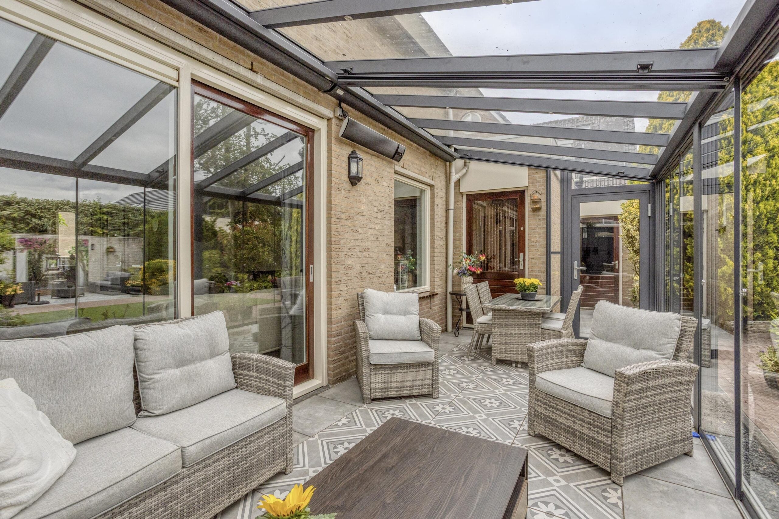 Tussenwoning te koop: Ambachtshof 19, Wateringen