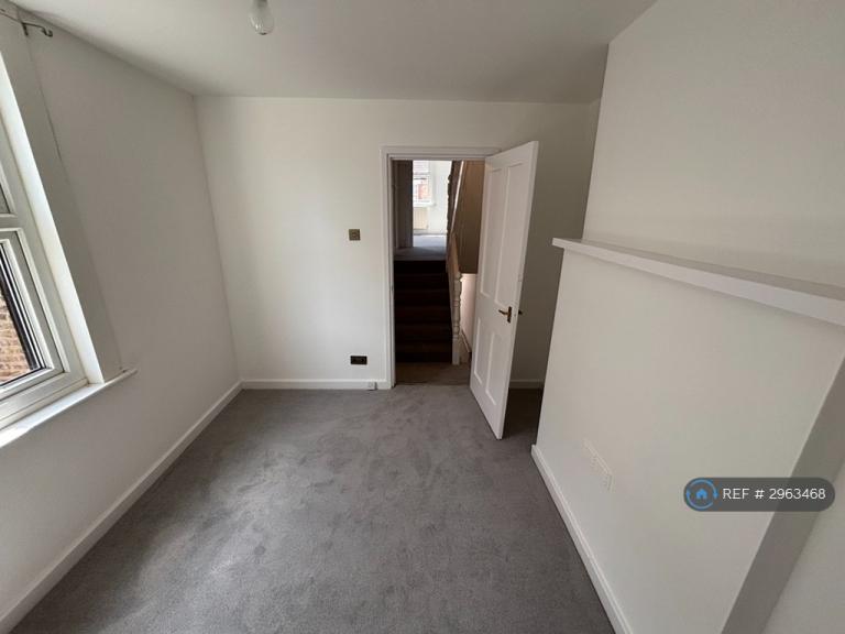 Room Bradgate Road in Greater London