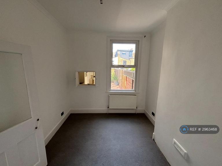 Room Bradgate Road in Greater London