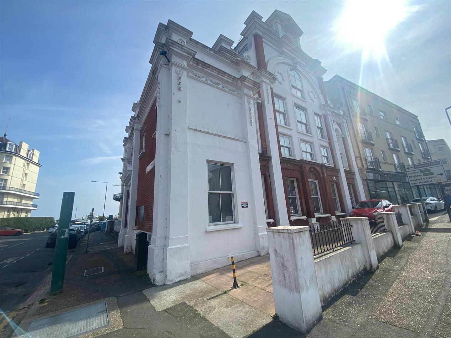 Flat Queens Gardens in Eastbourne