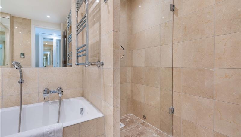 Flat Westferry Road in Greater London