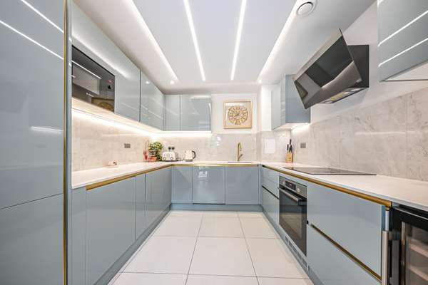 Flat Hansel Road in Greater London