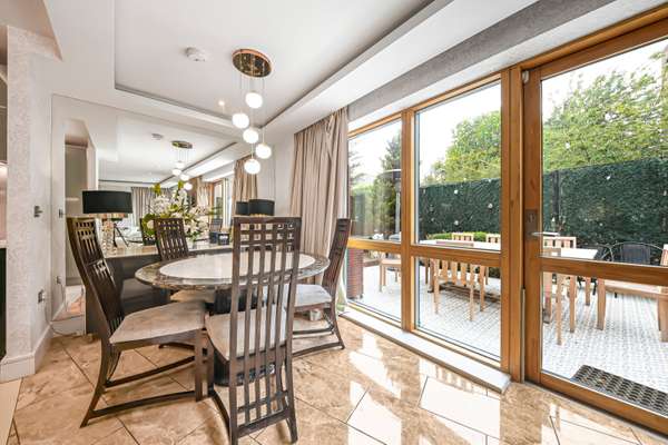Flat Hansel Road in Greater London