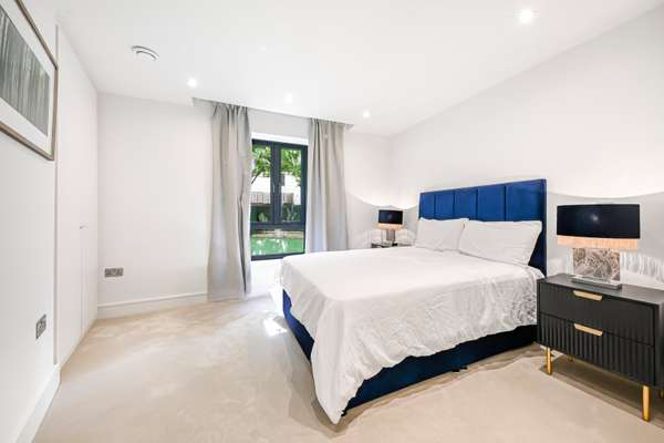 Flat Hansel Road in Greater London