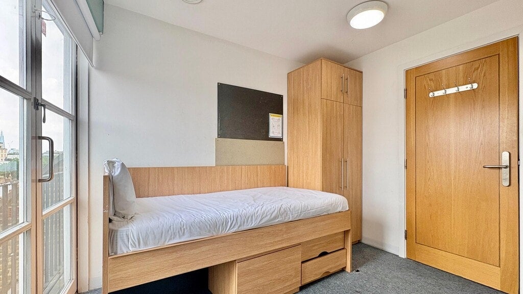 Room Southampton Row in Greater London