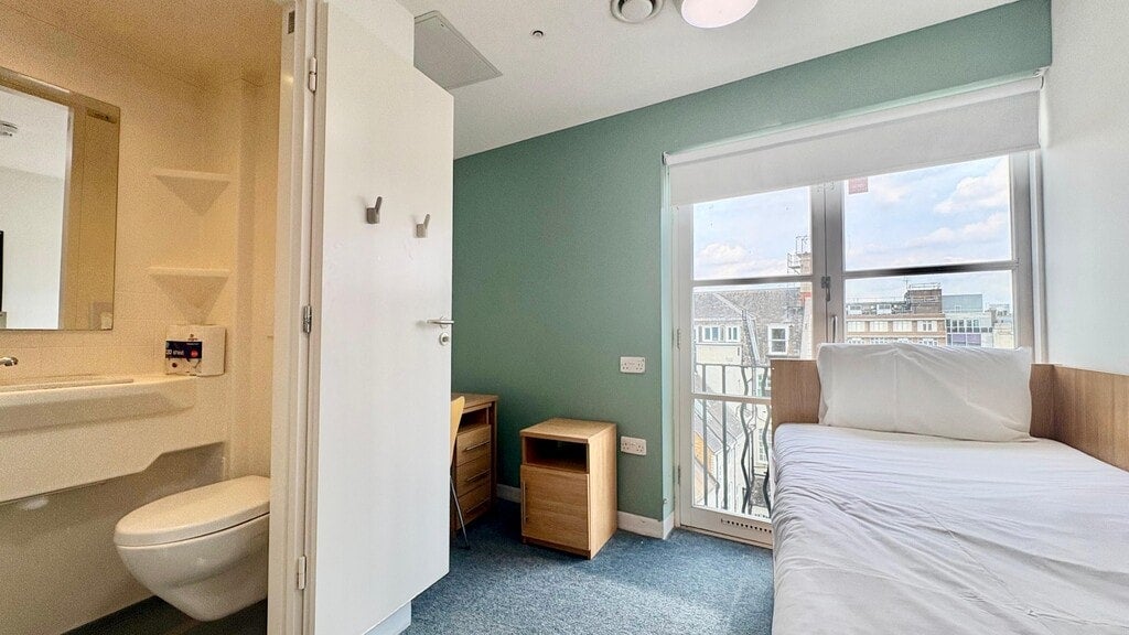 Room Southampton Row in Greater London