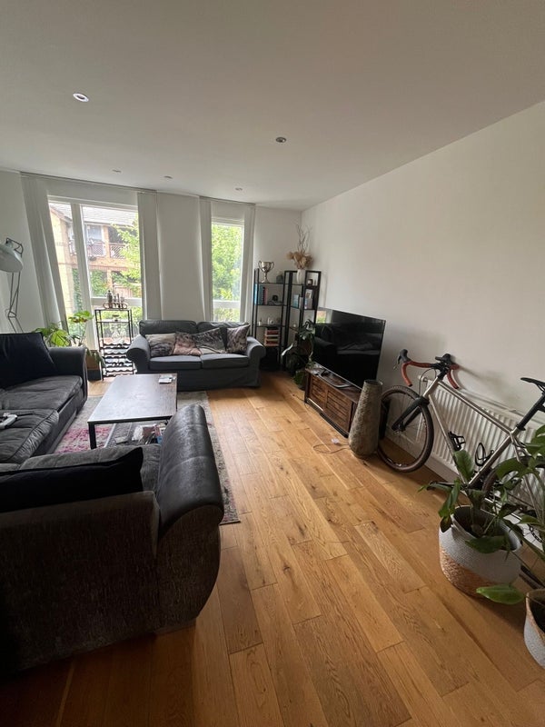 Room Laburnum Street in Greater London