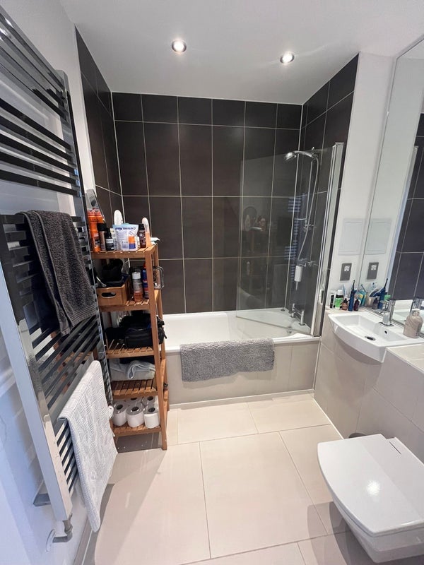 Room Laburnum Street in Greater London