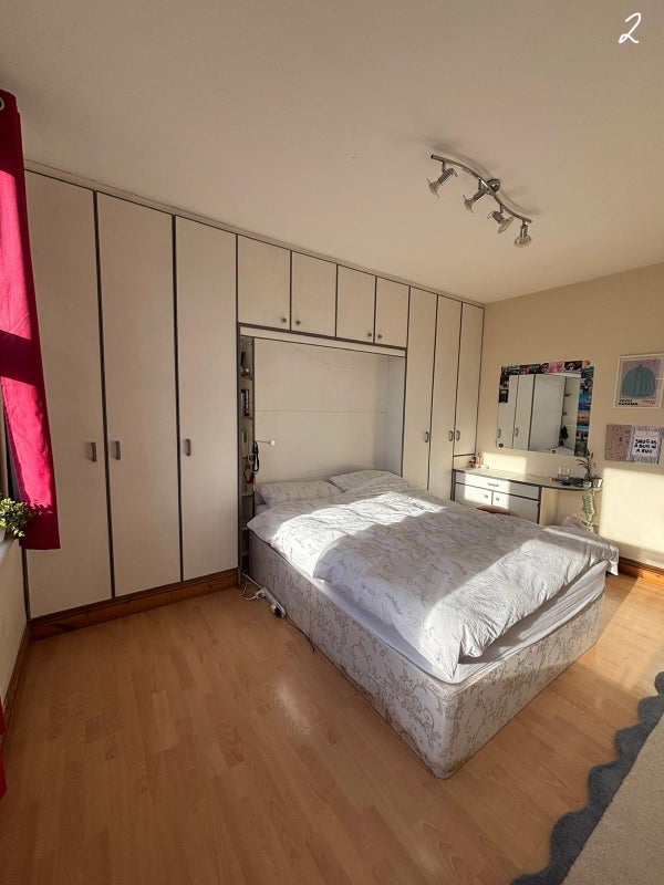Room Garratt Lane in Greater London
