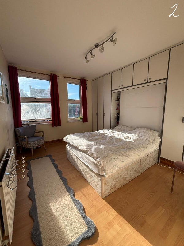 Room Garratt Lane in Greater London